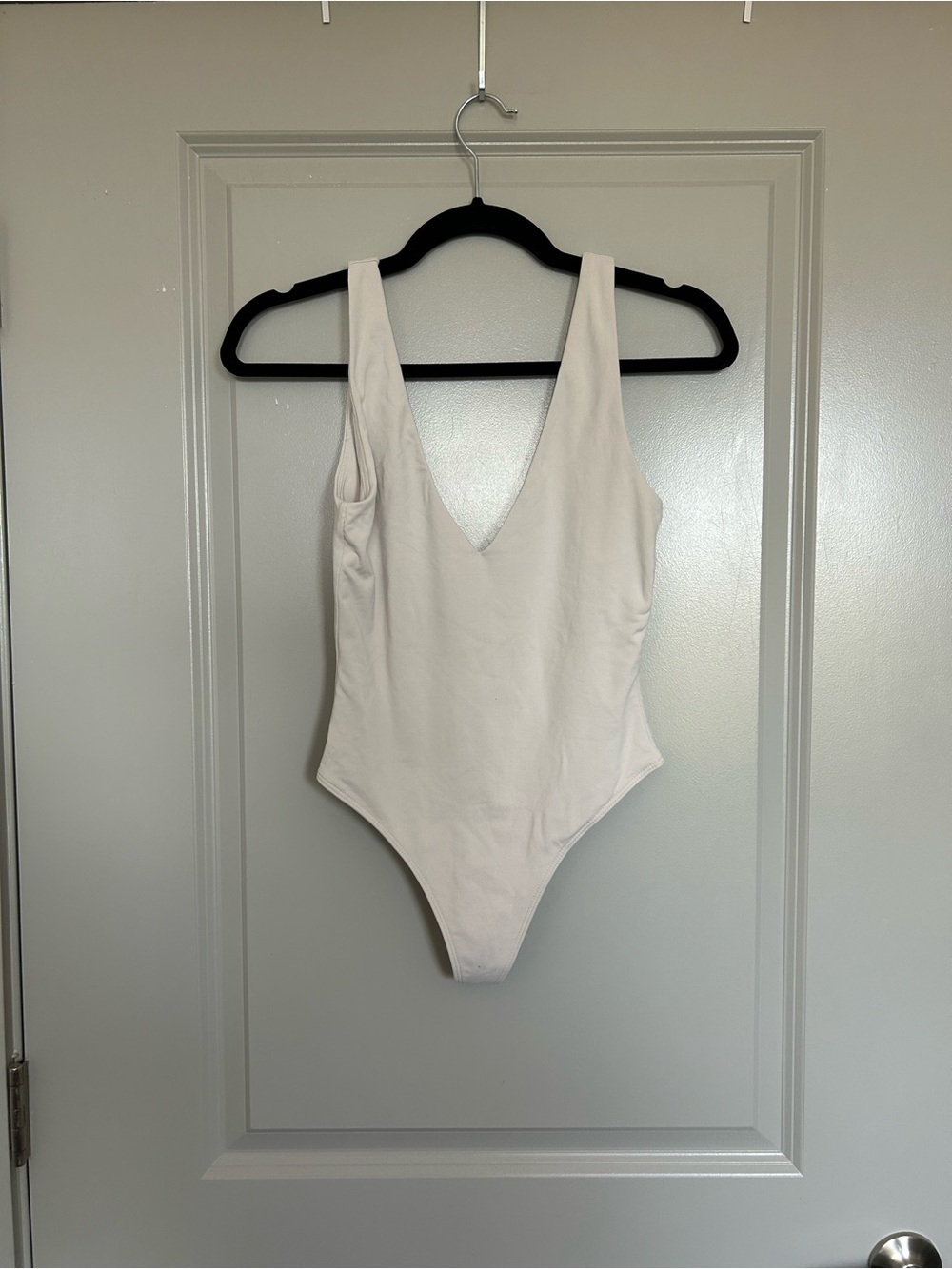 Women’s Babaton Aritzia Ivory Deep V neck Tank Bodysuit